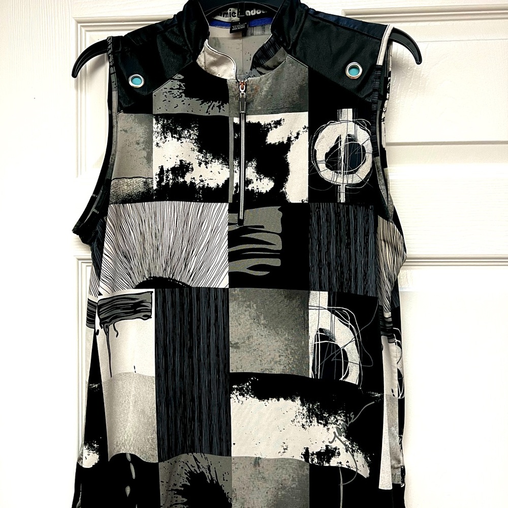 Jami sadock women’s size large golf shirt.  Black white and gray sleeveless